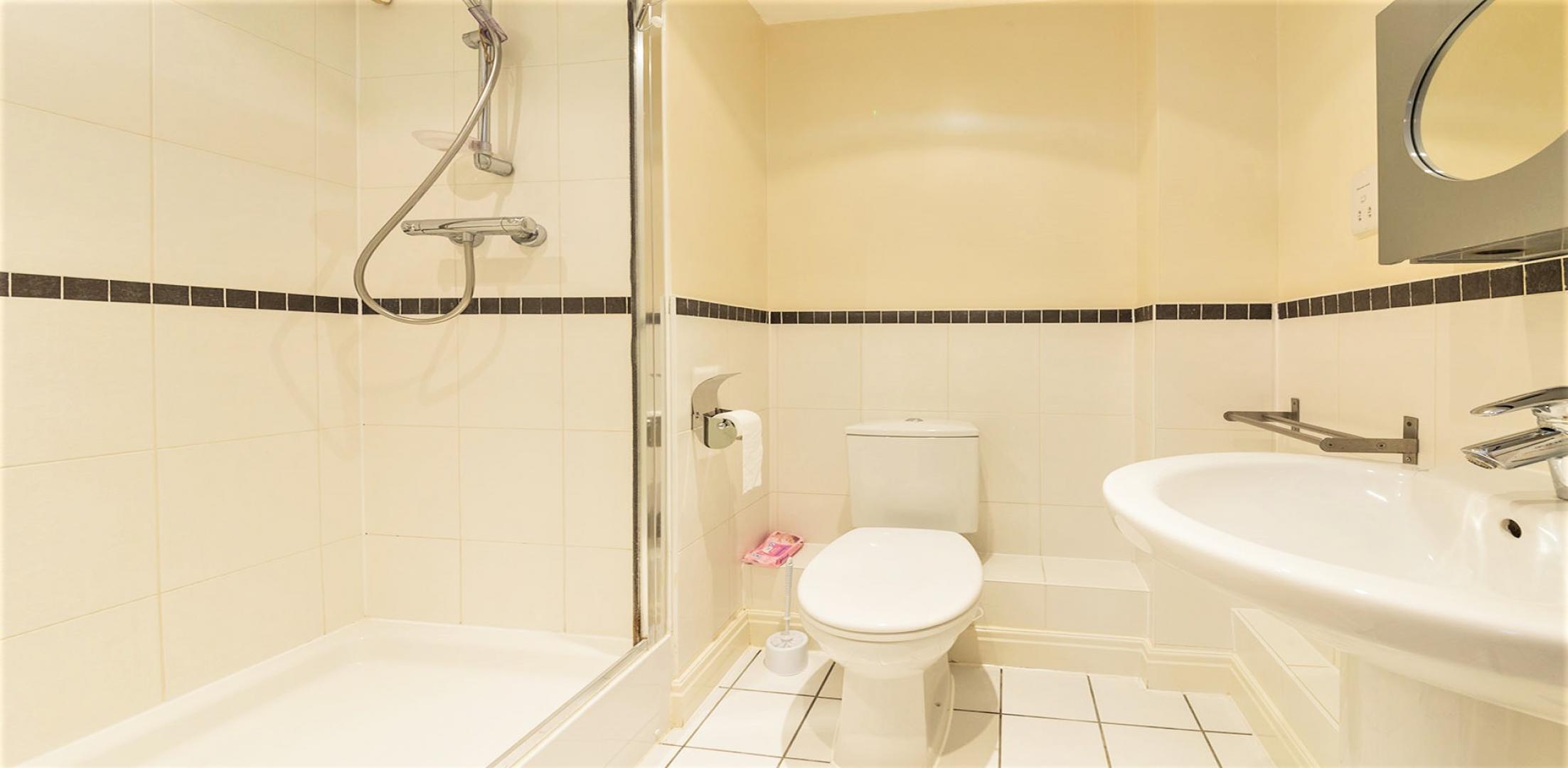 			NEW INSTRUCTION, 2 Bedroom, 1 bath, 1 reception Flat			 Shillingford Road, MILL HILL